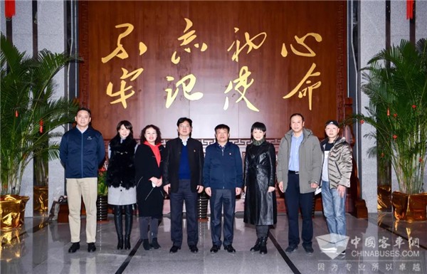 新模式探索 金龙客车与福建省广播影视集团签订战略合作协议