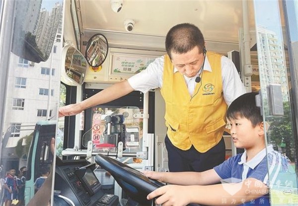 深圳实现公交行业“零排放”