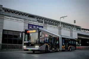 擦亮城市“绿色名片”  比亚迪国内首批纯电动铰接车B18投运宜昌