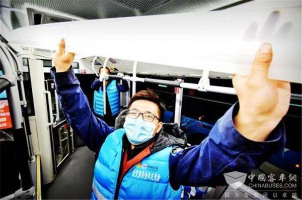 北京公交开启冬运护航模式 保障市民温暖出行