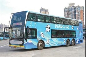 全新亮相 北京市300余部双层公交穿冬奥“新衣”