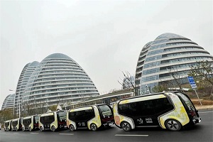 国内首个24小时服务的车路协同无人驾驶接驳巴士上线武汉