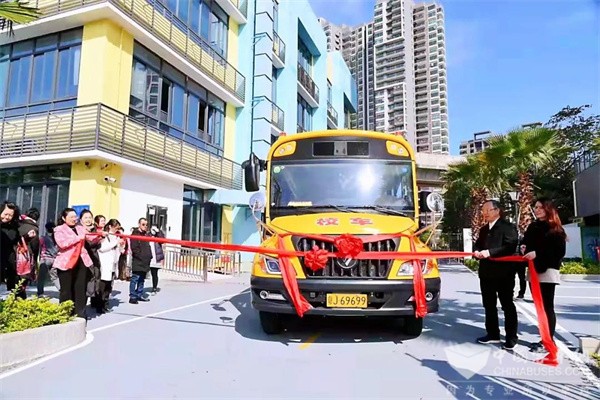 欧辉新一代健康校车在华南师大附属文华幼儿园正式开通服务