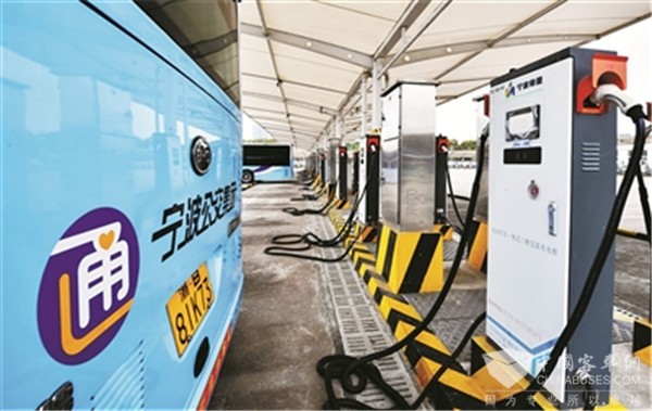 宁波：最大新能源公交车充电场站亮相