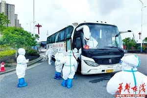 邵阳湘运旅游公司保障抗疫一线交通运力