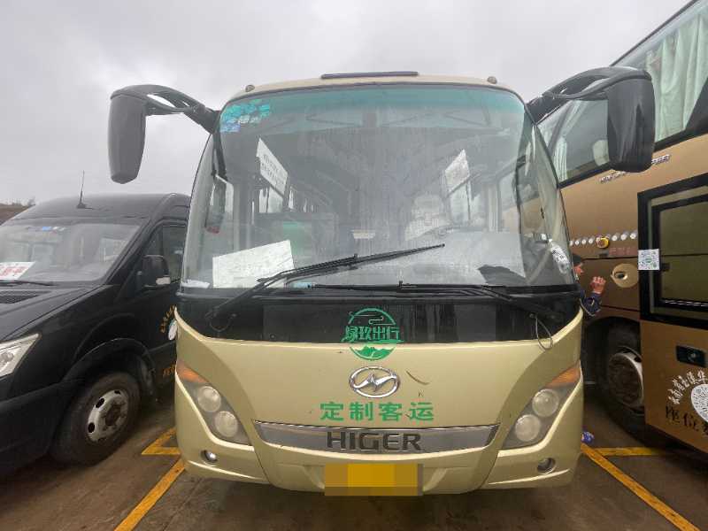 金龙KLQ6898Q客车出售，39座