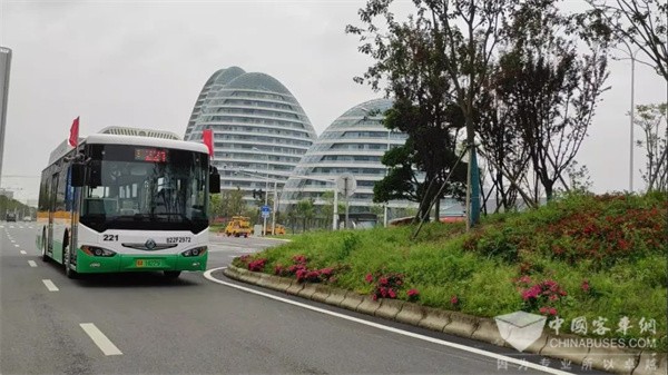 武汉新投20台氢能公交车上线运营