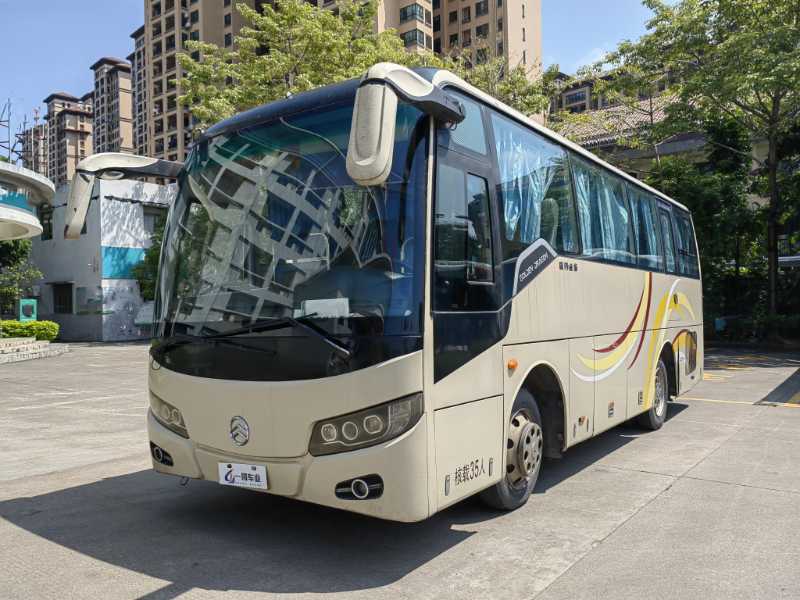 2015年6月 同款2台35座非营运国四金旅6807钢板车