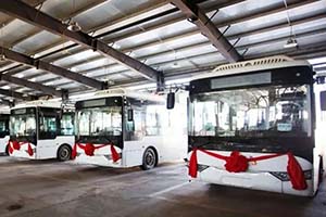 采用一级踏步设计 亚星纯电动适老型公交在锡林浩特投入运营