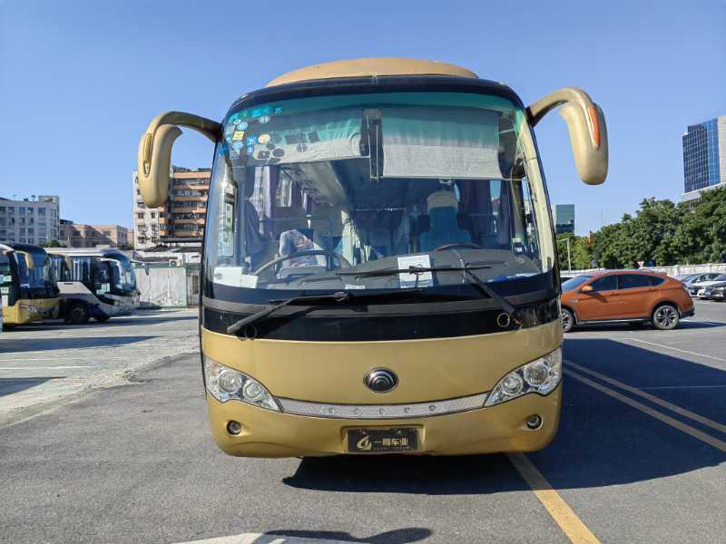 2014年4月 35座非营运公里数少宇通6808公司接送车