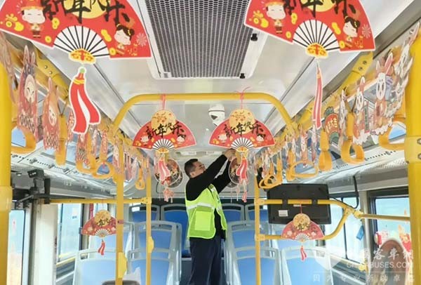 深圳市东部公交 兔年 主题公交车