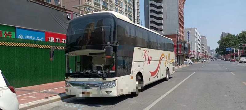 2017年9月 可提双档48半卧带腿托宇通6126客车