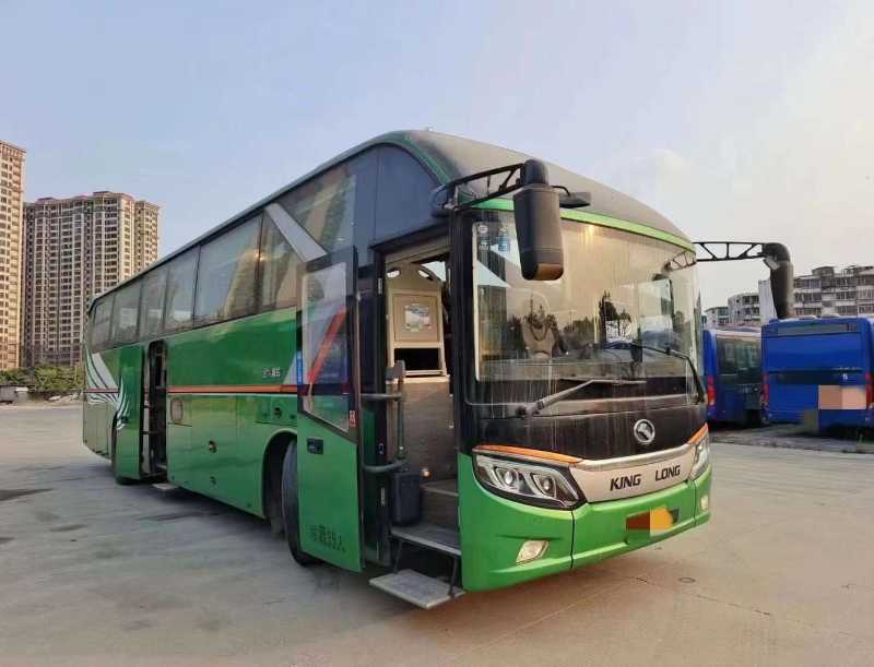 2+1型35座保姆车一手旅游客运大金龙6127气囊车