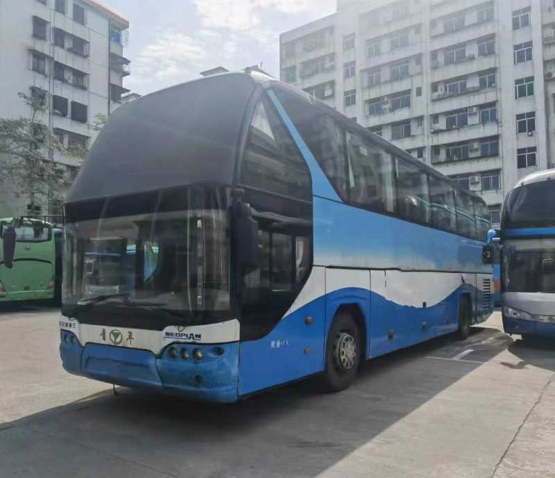 45座国四有中门上移行李舱青年6121气囊车