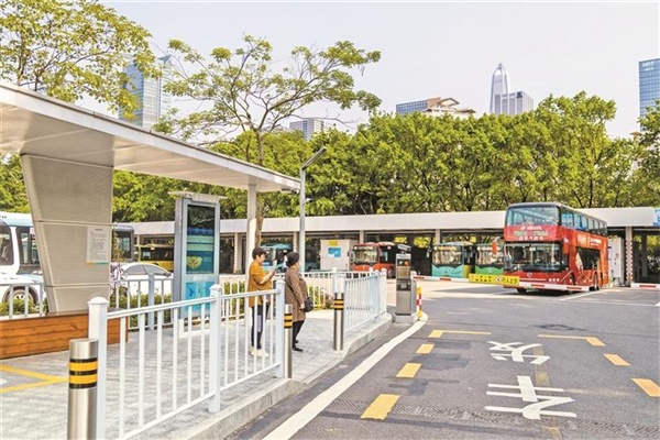 深圳首批63个“适老化”公交亭完成改造亮相深圳街头