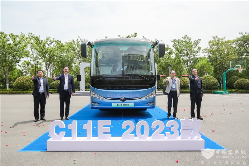 宇通TOP级长续航超能巴士C11E 2023款焕新上市