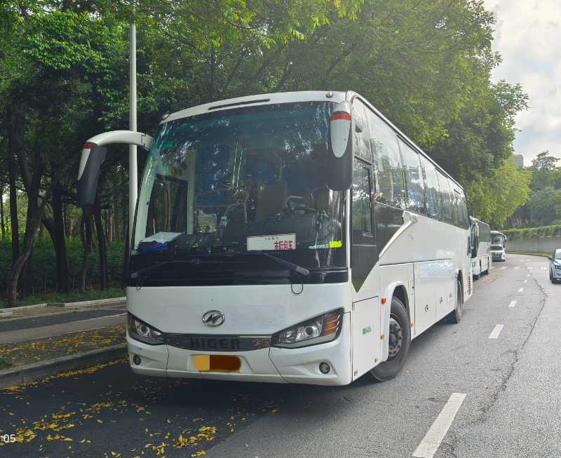 2018年9月 深圳牌国五48座金龙6111气囊中门旅游车