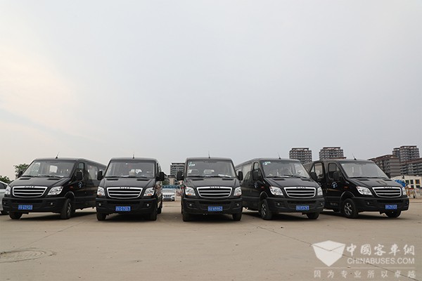 苏州金龙 旅游客车 睿星车型 新川藏运业