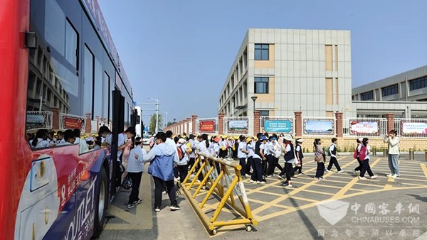 徐州公交 新巴士公司 教育集团 定制服务