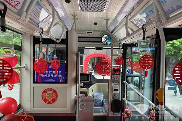 徐州公交 新巴士公司 迷你巴士婚车 520路