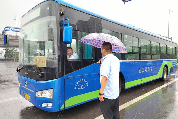 加强夏季行车安全教育 连云港公交集团全力保障雨天行车安全