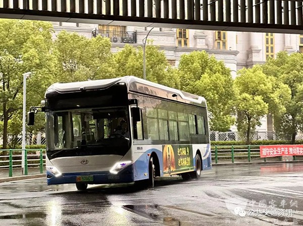 上南公交 梅雨季节 公交驾驶员 技能 意识