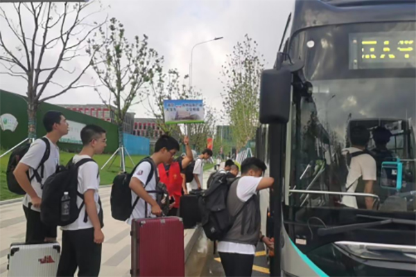 精心安排运力 苏州公交集团助力南京大学首批抵苏学生返程