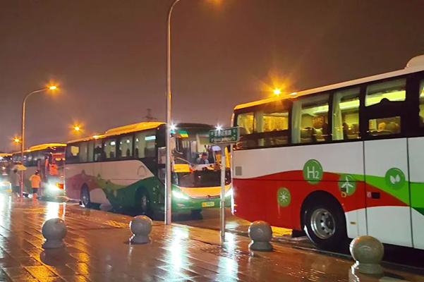 暴雨难灭热血 国家电投氢能大巴驰援北京大兴机场