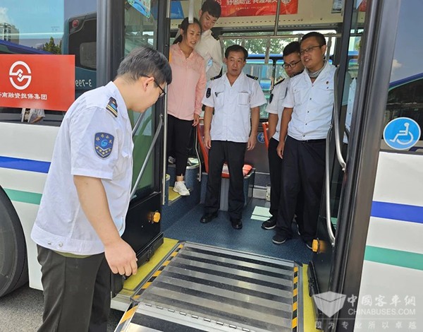 济南公交 K169路 安全运营 敬老之心 专职司机