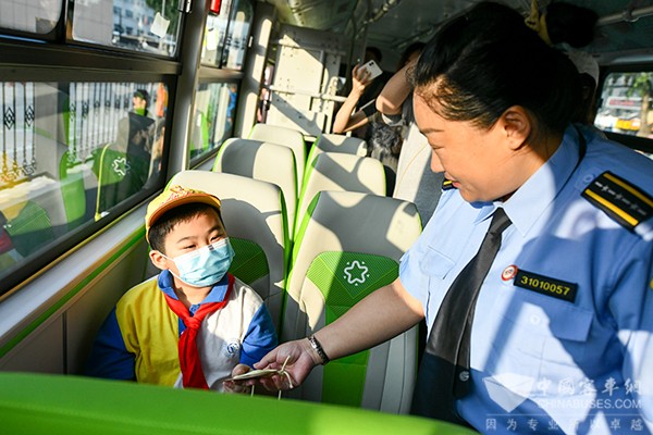 北京市 通学公交车 正式投运 中小学通学