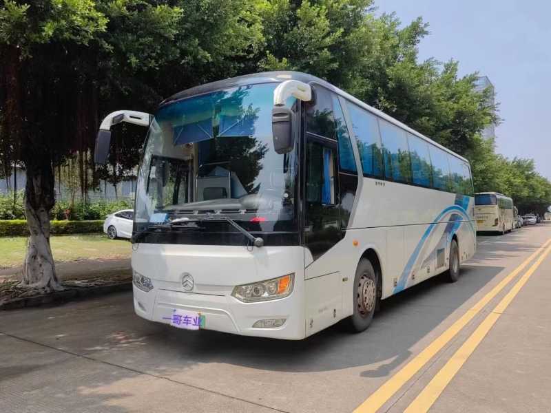 同款4台非营运国四49座金旅油电混合中门车