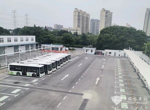 上海久事 公交巴士 中春路 停车场