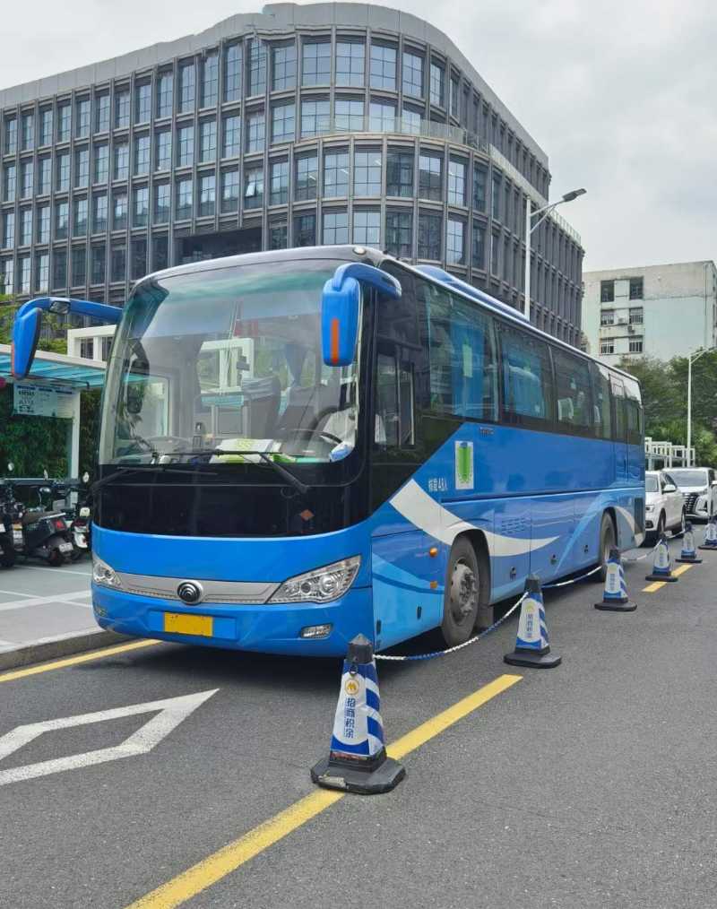 两台有公告粤牌国六LNG宇通6119天然气48座气囊车