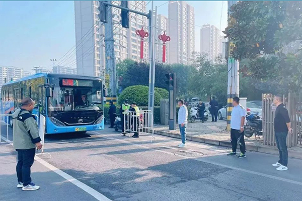 投入16台保障车辆 徐州公交顺利完成铁人三项赛运输任务