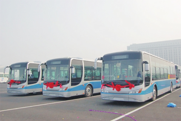 75年换代升级 济南公交用个性化车辆为泉城增添流动风景