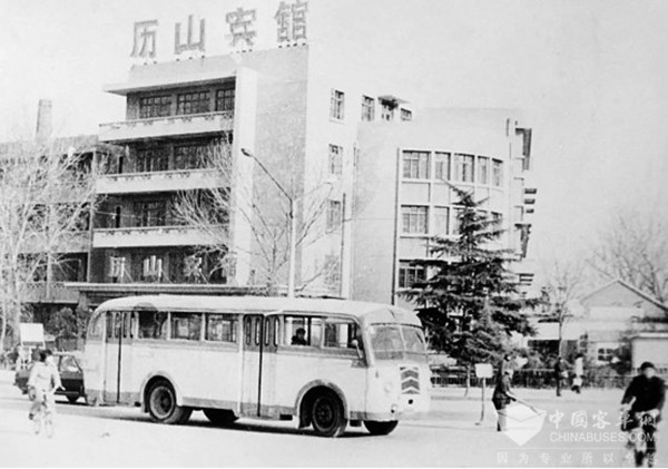 济南公交 75年 记录者 换代升级 发展进步