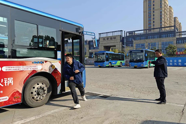 确保安全运营生产 连云港市公交常态考核驾驶员应急处置能力