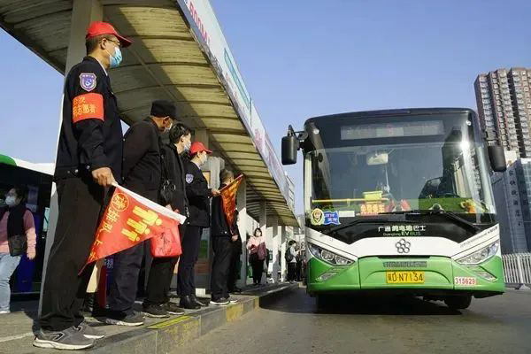 保障沿途市民顺畅出行 邯郸公交限行期间内44条线路免费乘车