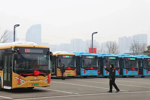 “暖城巴士”正式启动 临沂公交集团100台新能源公交车交付