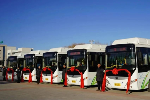 全市首个实施旗区 鄂尔多斯鄂托克前旗公交车正式免费乘坐