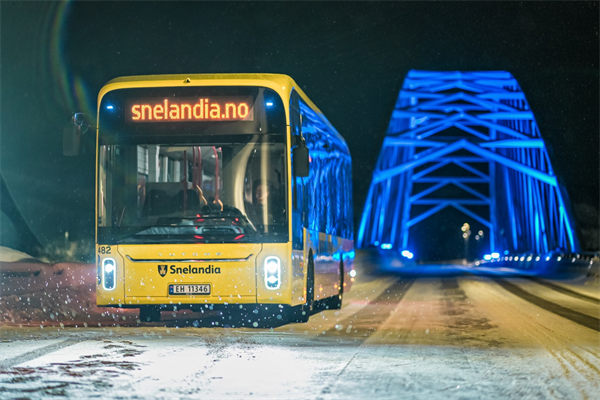 成北极圈唯一中国客车品牌 宇通新能源公交正式投运挪威