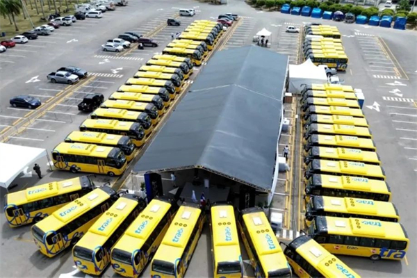 副总统现场支持 中通客车100台定制校车交付多米尼加