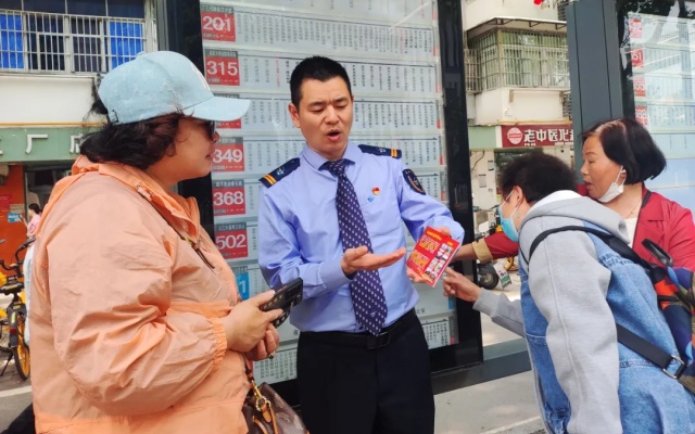 武汉公交司机自制乘车指引图方便外地游客