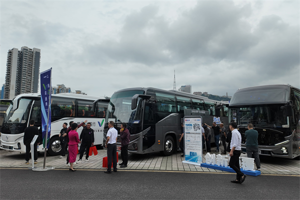 苏州金龙新V系行至重庆 为当地旅游带去新解决方案 