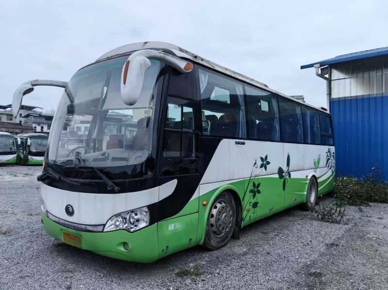 2013年37座宇通6908气囊旅游车