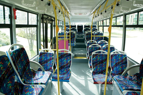 大金龙XMQ6891G天然气公交车达到欧五排放标准