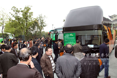 用户鉴赏金旅客车