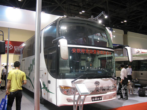  HFF6120K06D观光级旅游客车获得2010年度最佳公路客车奖