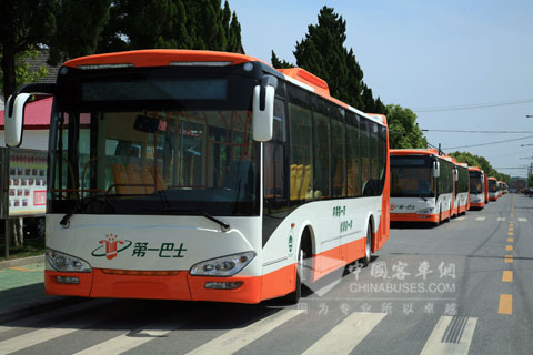 整装待发的广州LPG公交车
