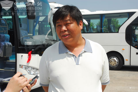 天津广通开泰旅游有限公司的总经理郑振彪接受采访